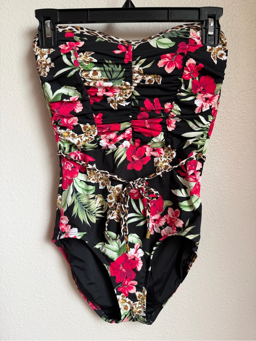 NWT Tommy Bahama Women's Lily Cat Shirred Bandeau One Piece Swimsuit Sz 6 - Picture 5 of 10